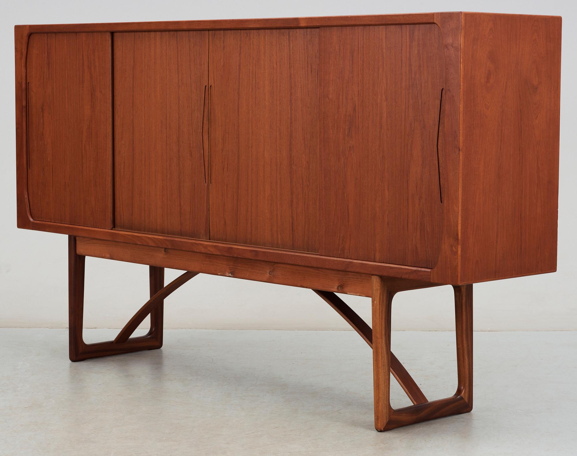SIDEBOARD, 1900-talets mitt.