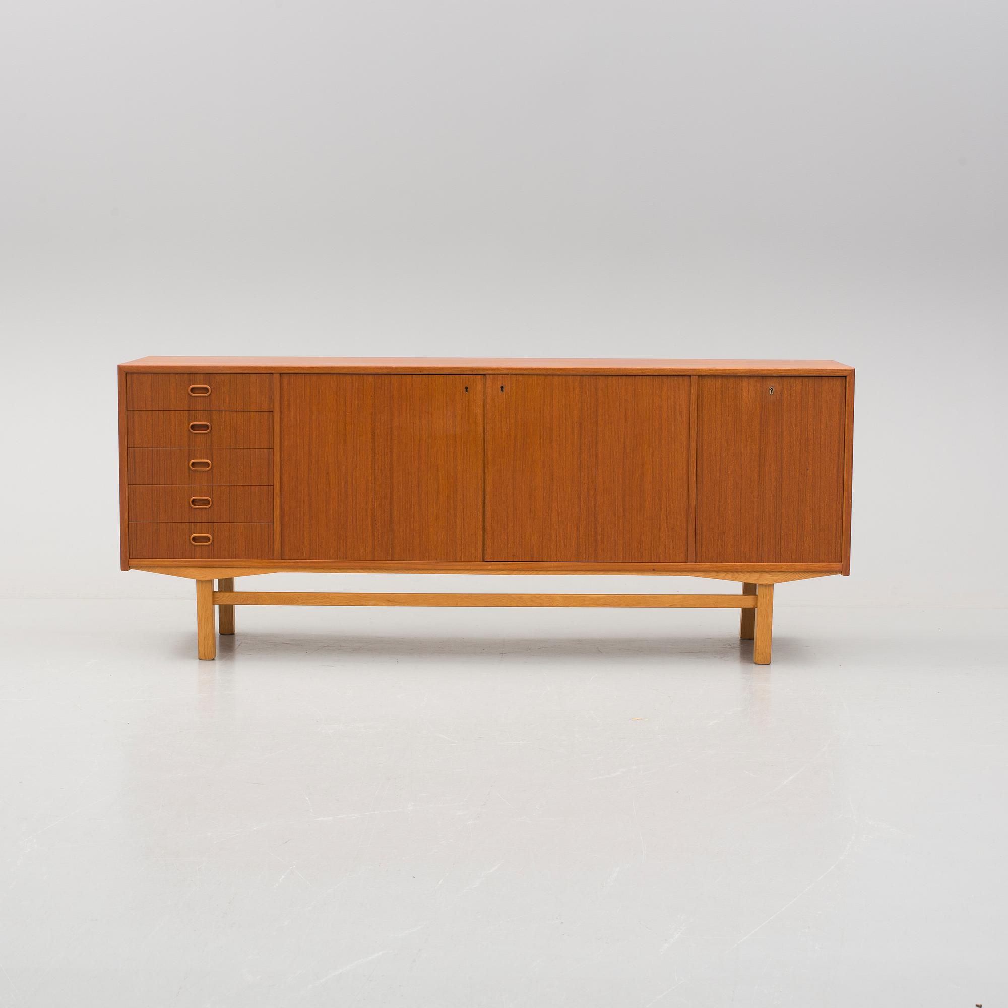 SIDEBOARD, 1900-talets mitt.