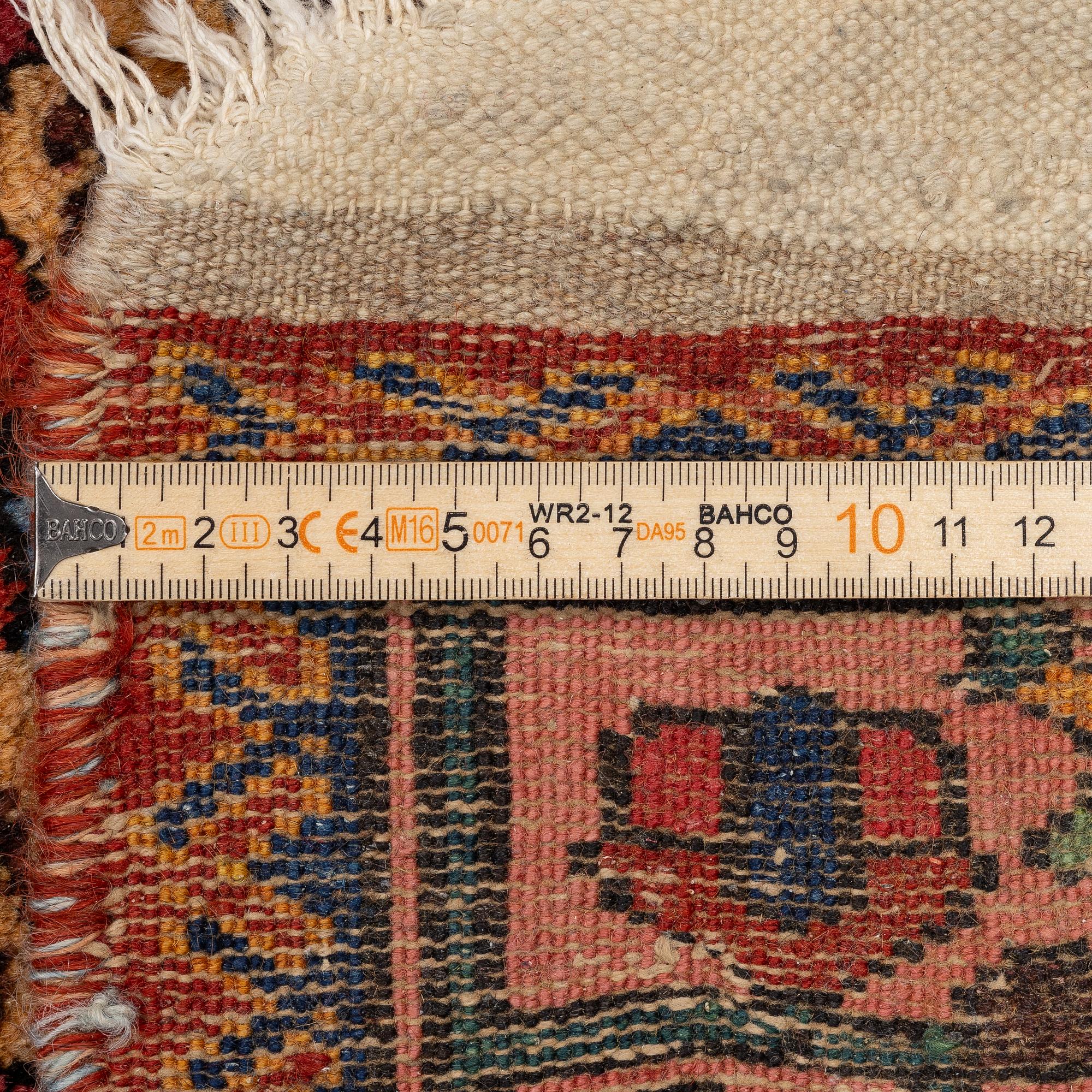 Rug, Bachtiari, approx. 295 x 166 cm.