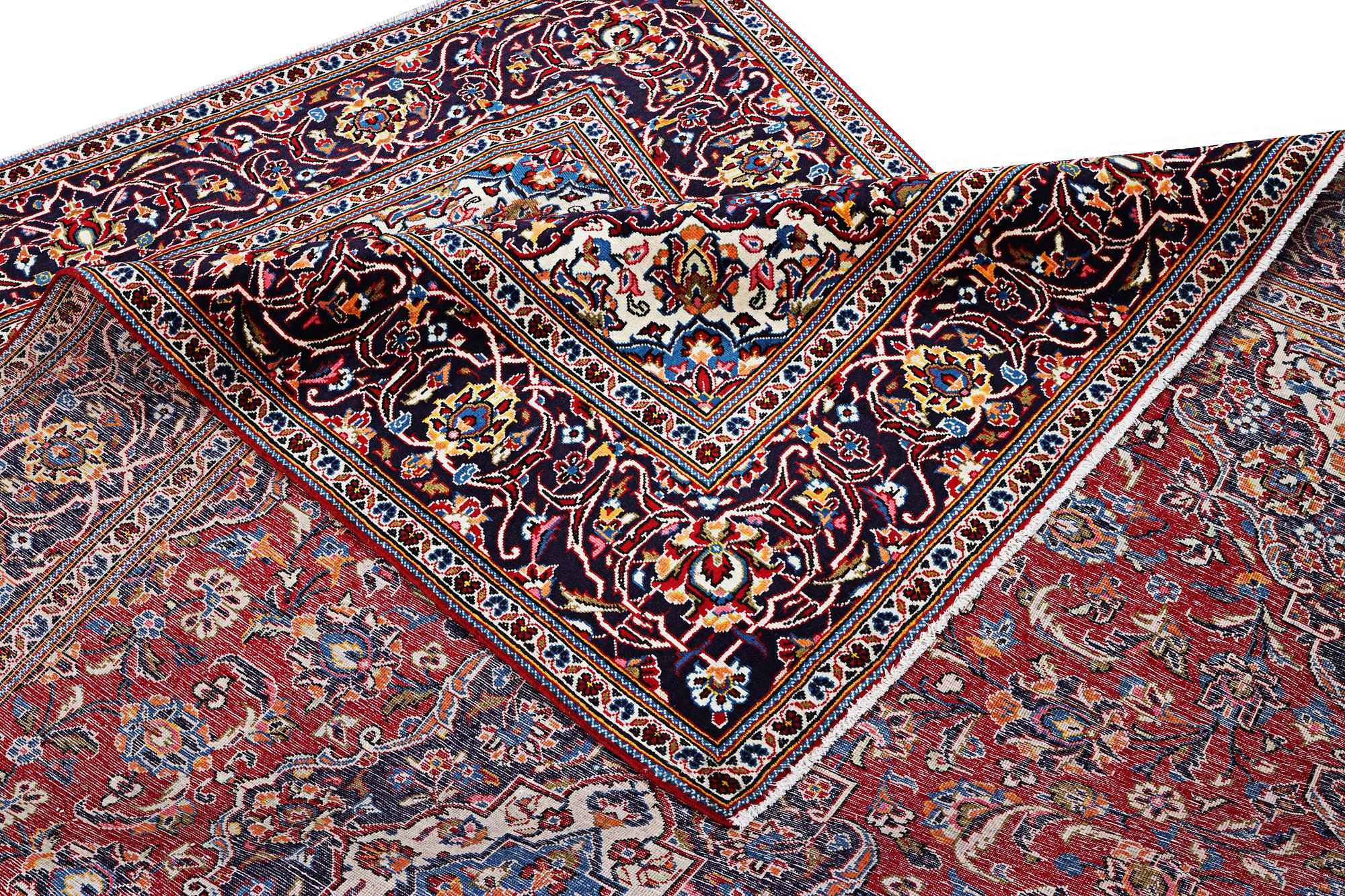 A Kashan carpet, c. 307 x 208 cm.