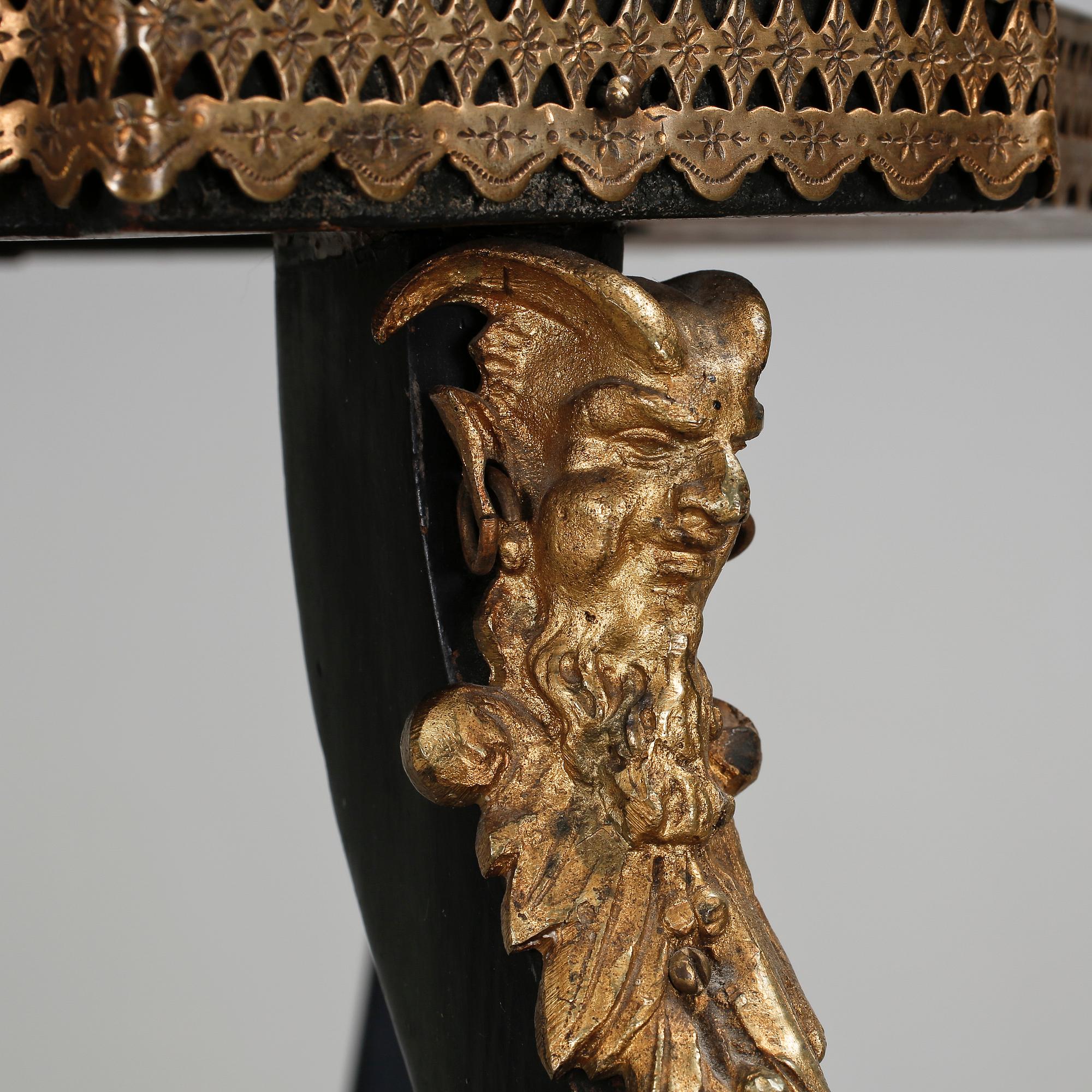 BORD, Ny-Louis seize, Frankrike, 1800-talets andra hälft.