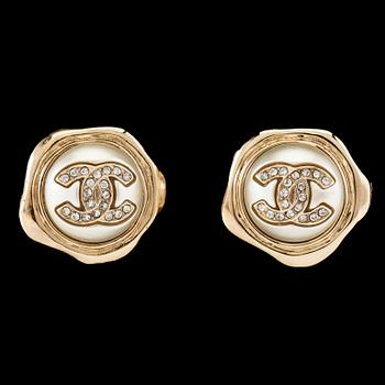 Chanel,.