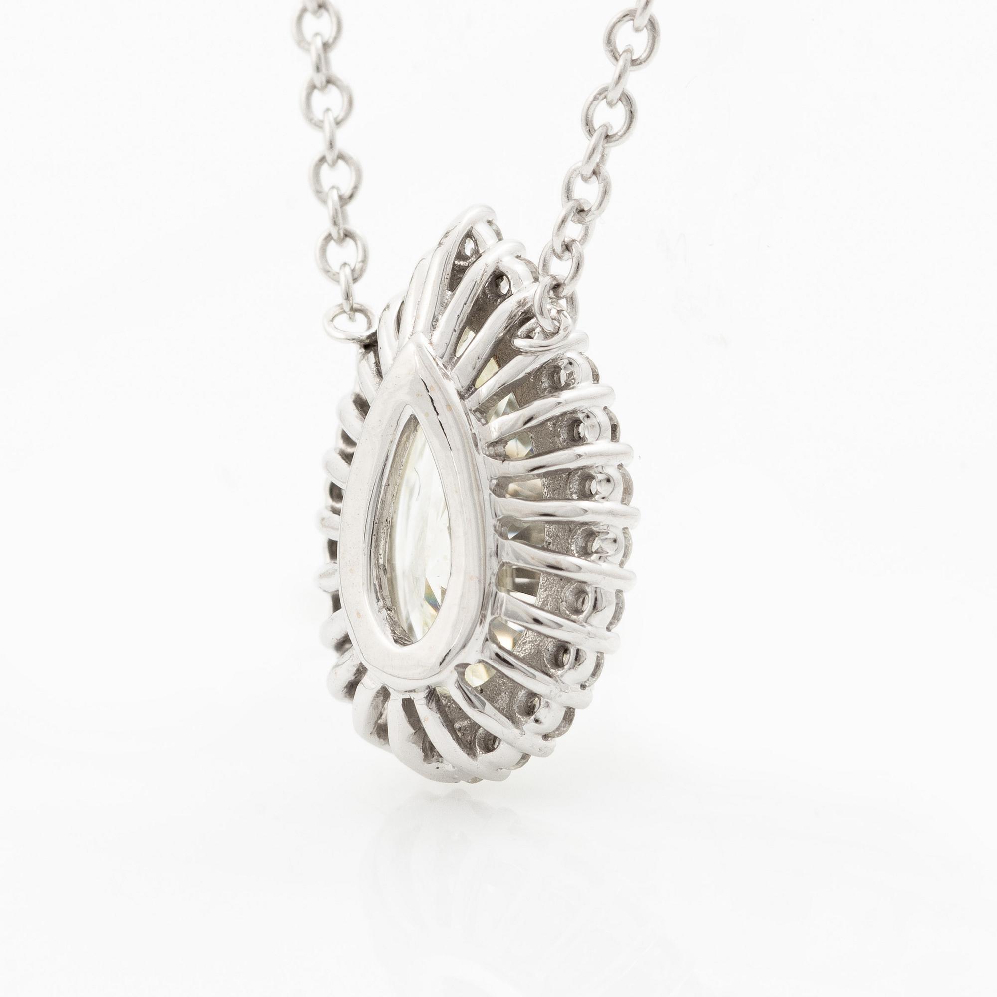 Collier 18K vitguld med droppslipad diamant, medföljande GIA report.