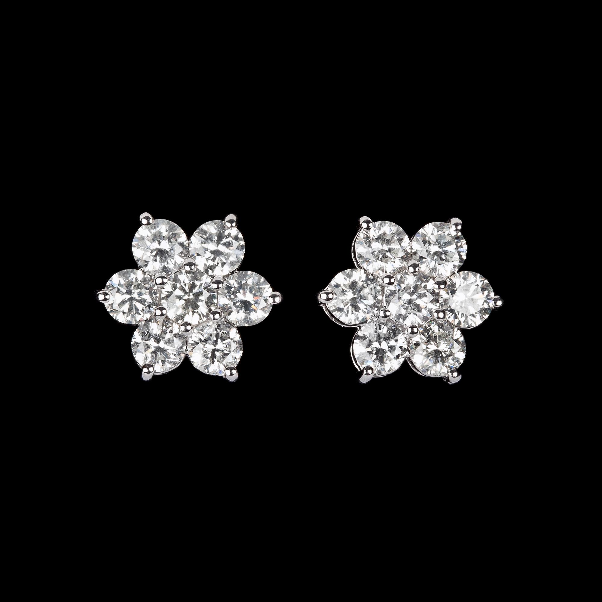 ÖRHÄNGEN, 14 briljantslipade diamanter,  2.58 ct.