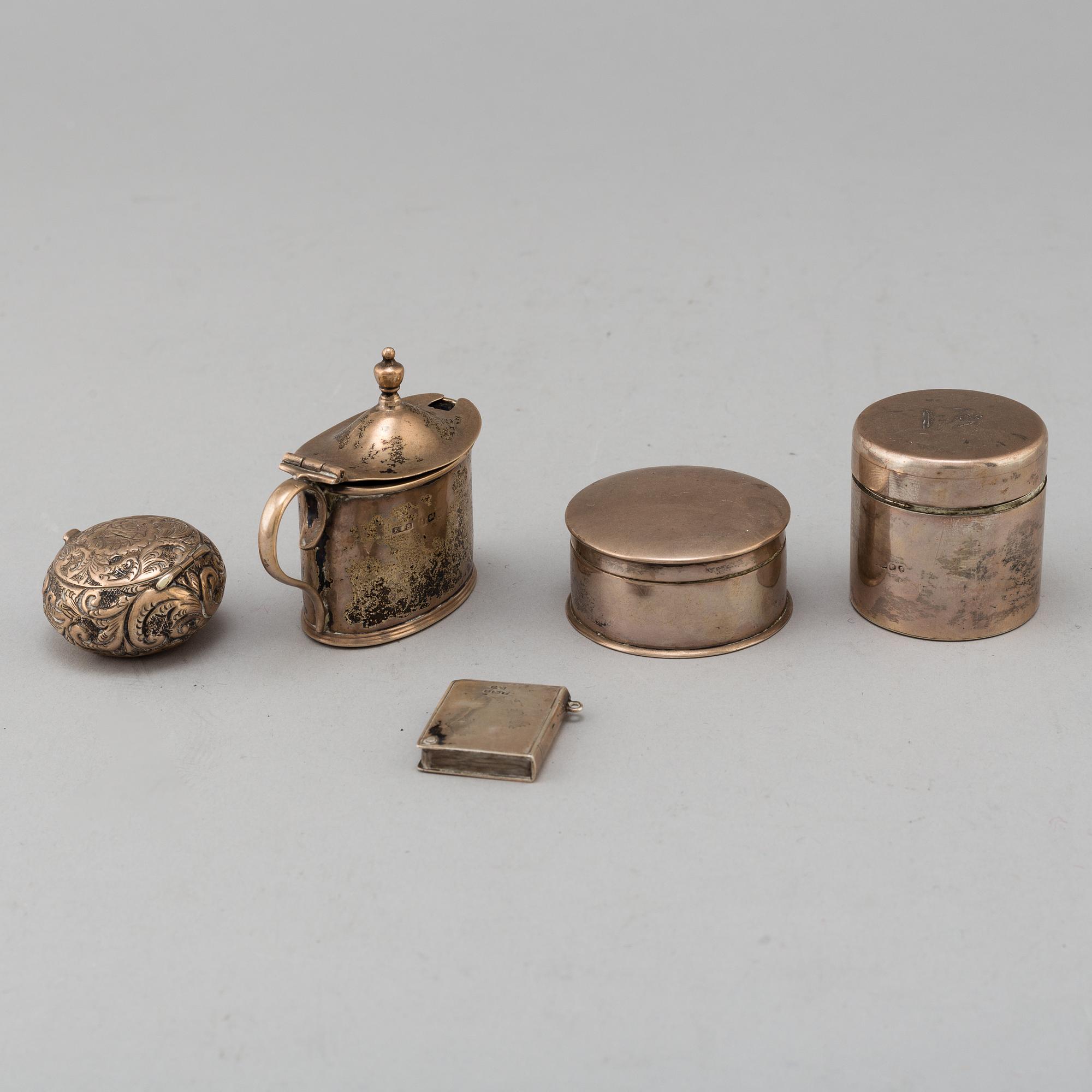 SAMLING SILVERFÖREMÅL, 5 stycken, bland annat Cornelius Saunders & Francis Shepard, Birmingham, England, 1897.