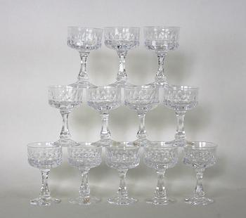 GLASSERVIS, 44 delar, Kosta.