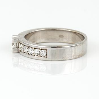 RING, 14K vitguld med briljantslipade diamanter, tot ca 0,51 ct. Vikt ca 4,59 g.