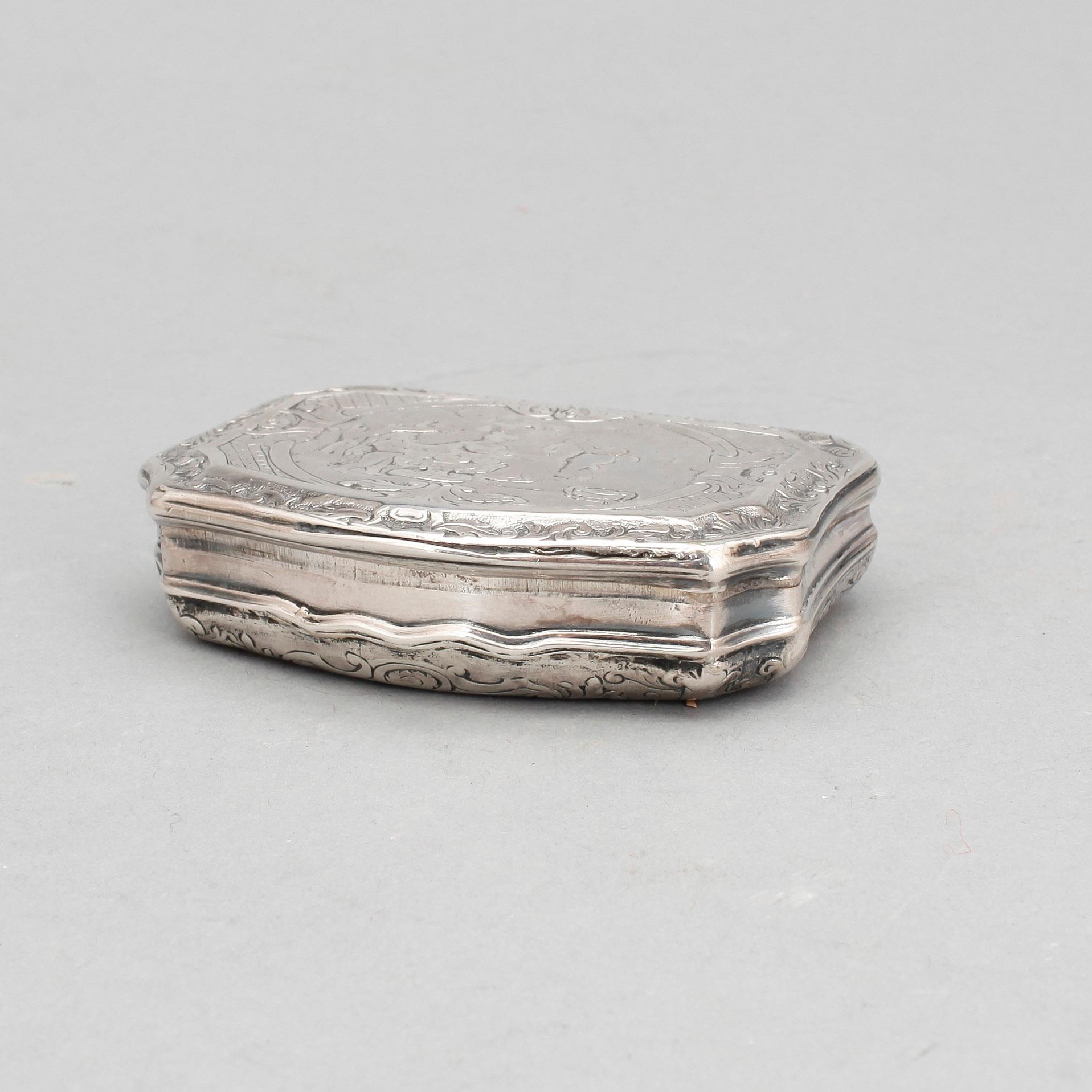 DOSA, silver, Rokoko, 1700-talets mitt. Vikt 103 g.
