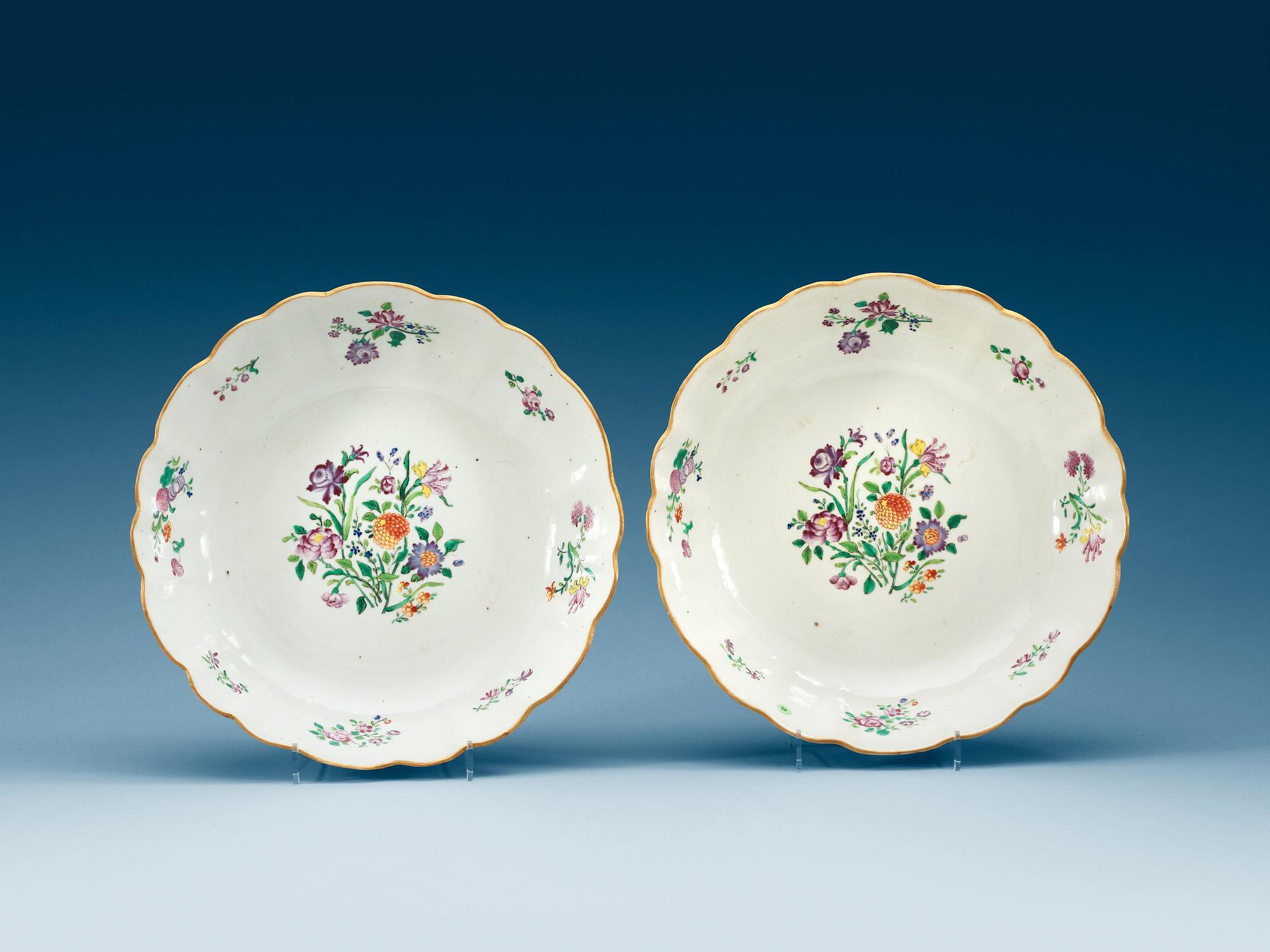 A pair of famille rose bowls, Qing dynasty, Qianlong (1736-95).