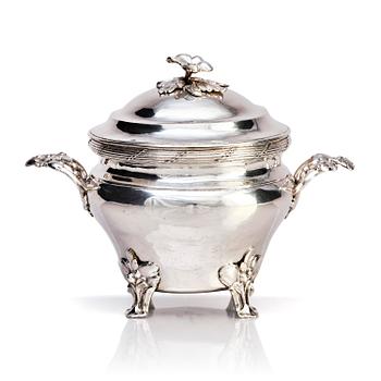 267. A Swedish 18th century silver suger bowl with lid, mark of Stephan Halling, Örebro 1777.