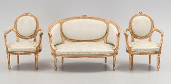 SOFFA, KARMSTOLAR, ett par, samt BORD. Louis XVI-stil, 1900-talets första hälft.