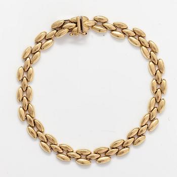 An 18K gold bracelet.