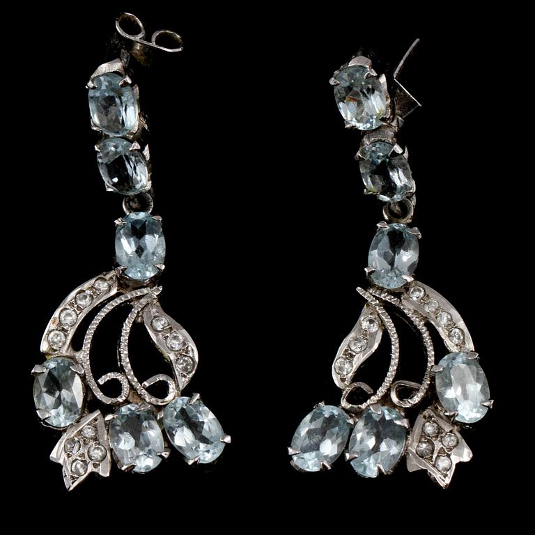 GARNITYR, 3 delar, sterlingsilver med fasettslipade stenar, sekelskifte 1900/2000-tal. Vikt 63 g.