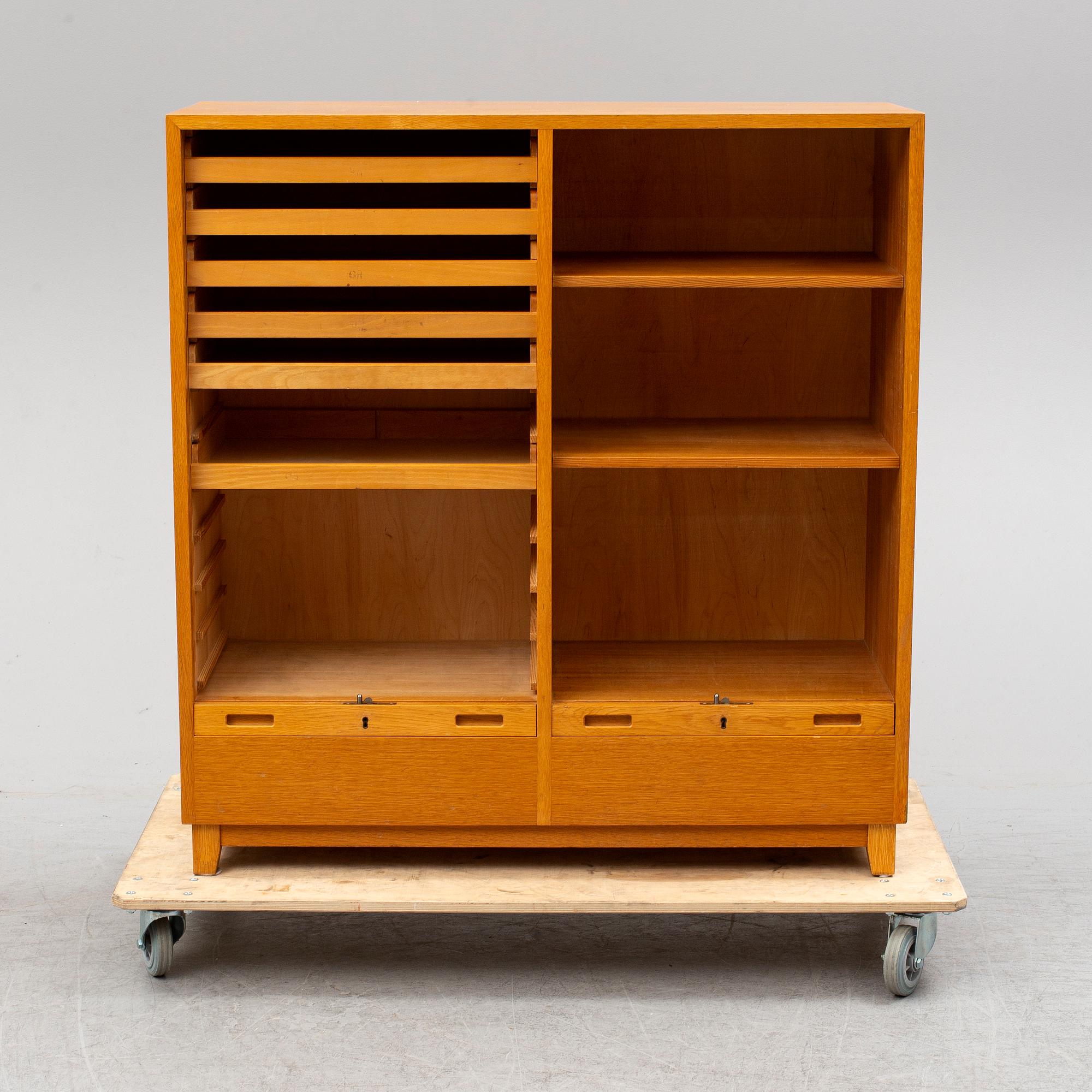 JALUSISKÅP, 1940-tal.