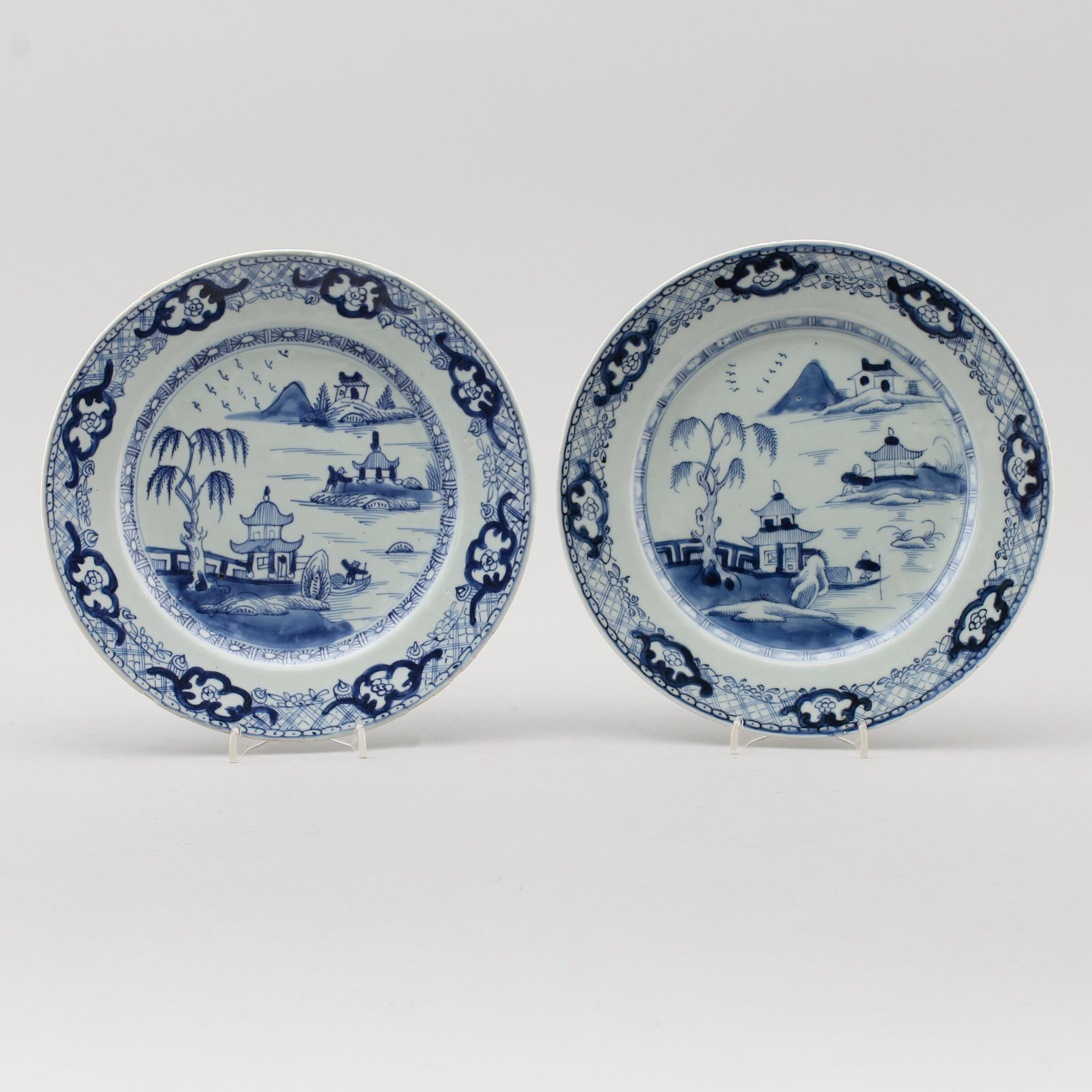 TALLRIKAR, 1 par, porslin, Kina, Qianlong 1736-1795.