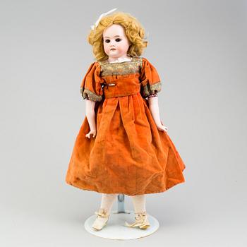 a Armand Marseille porcelaine doll from around 1900.