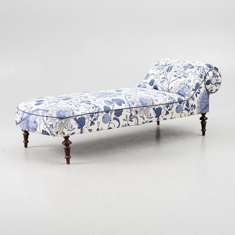 A chaise longue, circa 1900.
