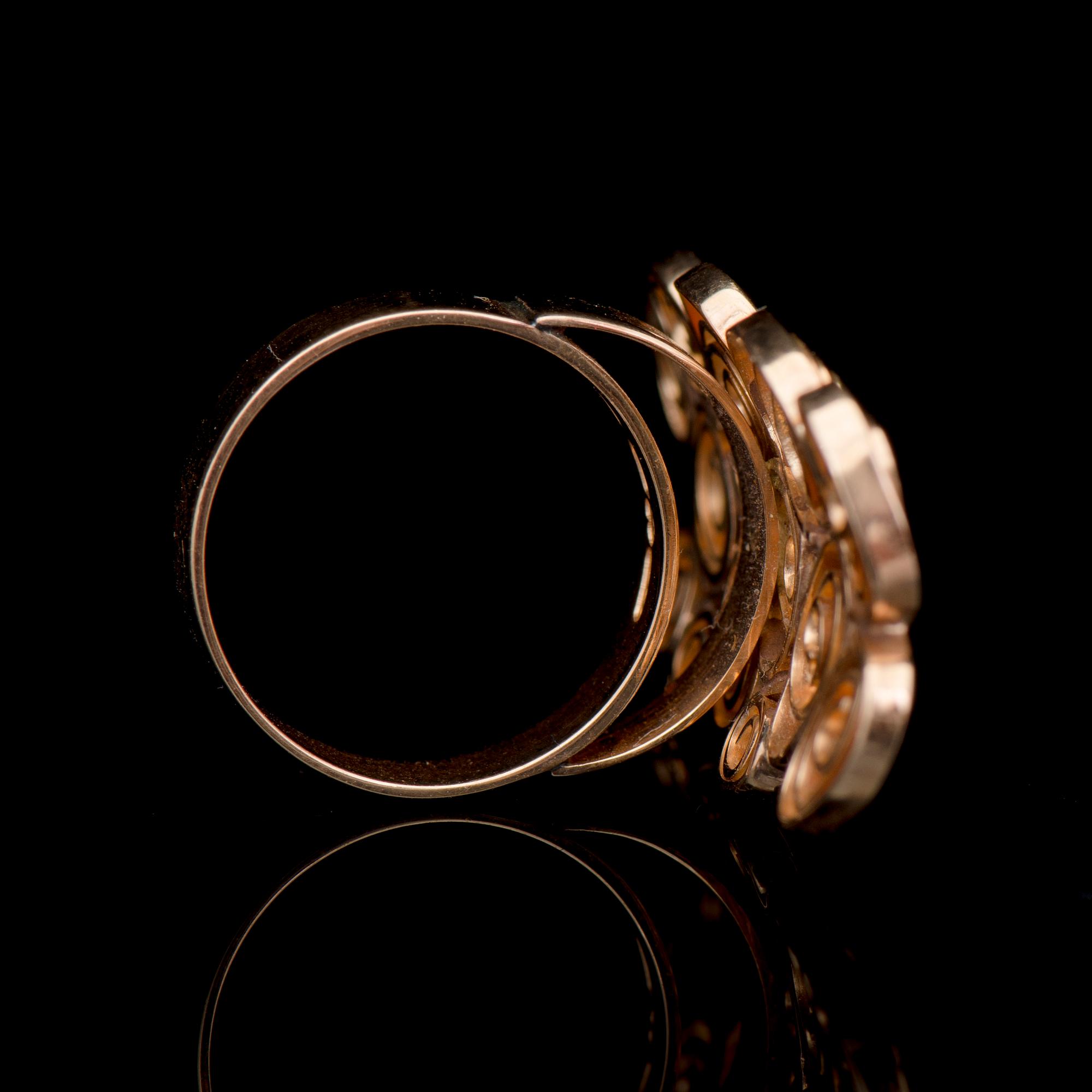 A LIISA VITALI RING, 14K gold. Helsinki Finland 1970.