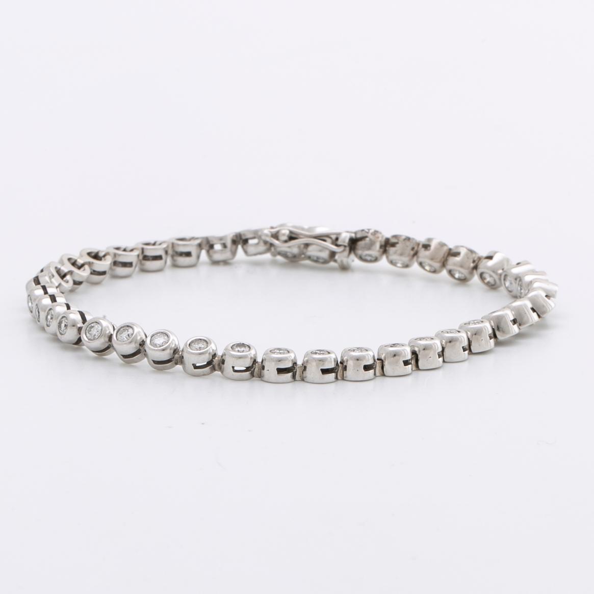 TENNISARMBAND, 18K vitguld m 38 briljanter ca 1,5 ct totalt TW VS, enligt intyg MK Juvel Malmö.