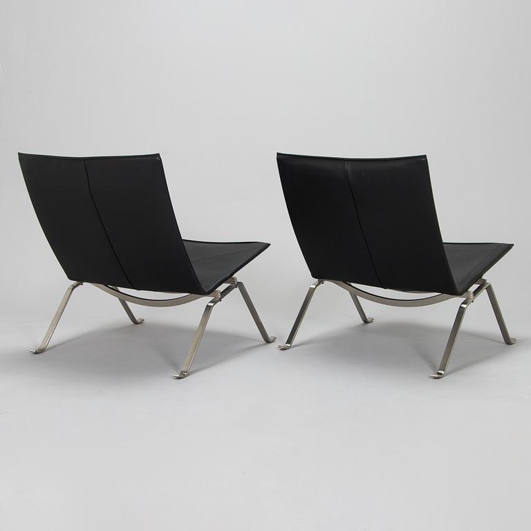 Poul Kjaerholm, fåtöljer, ett par, "PK22", Fritz Hansen, Danmark, daterade 2007.