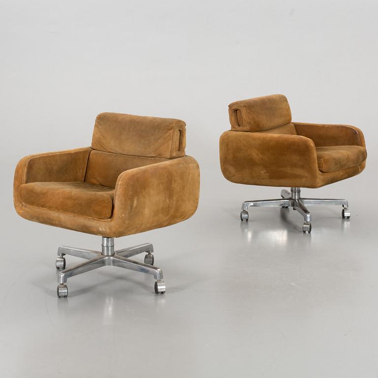 A pair of Doerner Faultless 1970's loungechairs.