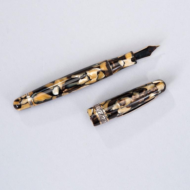 TÄYTEMUSTEKYNÄ, "Etruria 991", numeroitu 447/991, Stipula, Italia. 10 vuoden juhlavuosimalli.