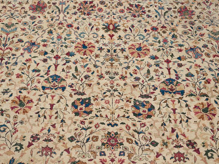 A CARPET, an antique/semi-antique Sivas/Sparta, ca 357-361 x 274-277 cm.