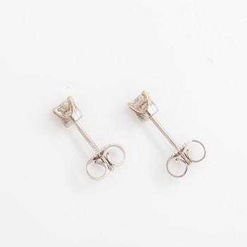 Korvakorut, briljanttihiotut timantit yhteensä noin 0,40 ct, 14K valkokultaa.