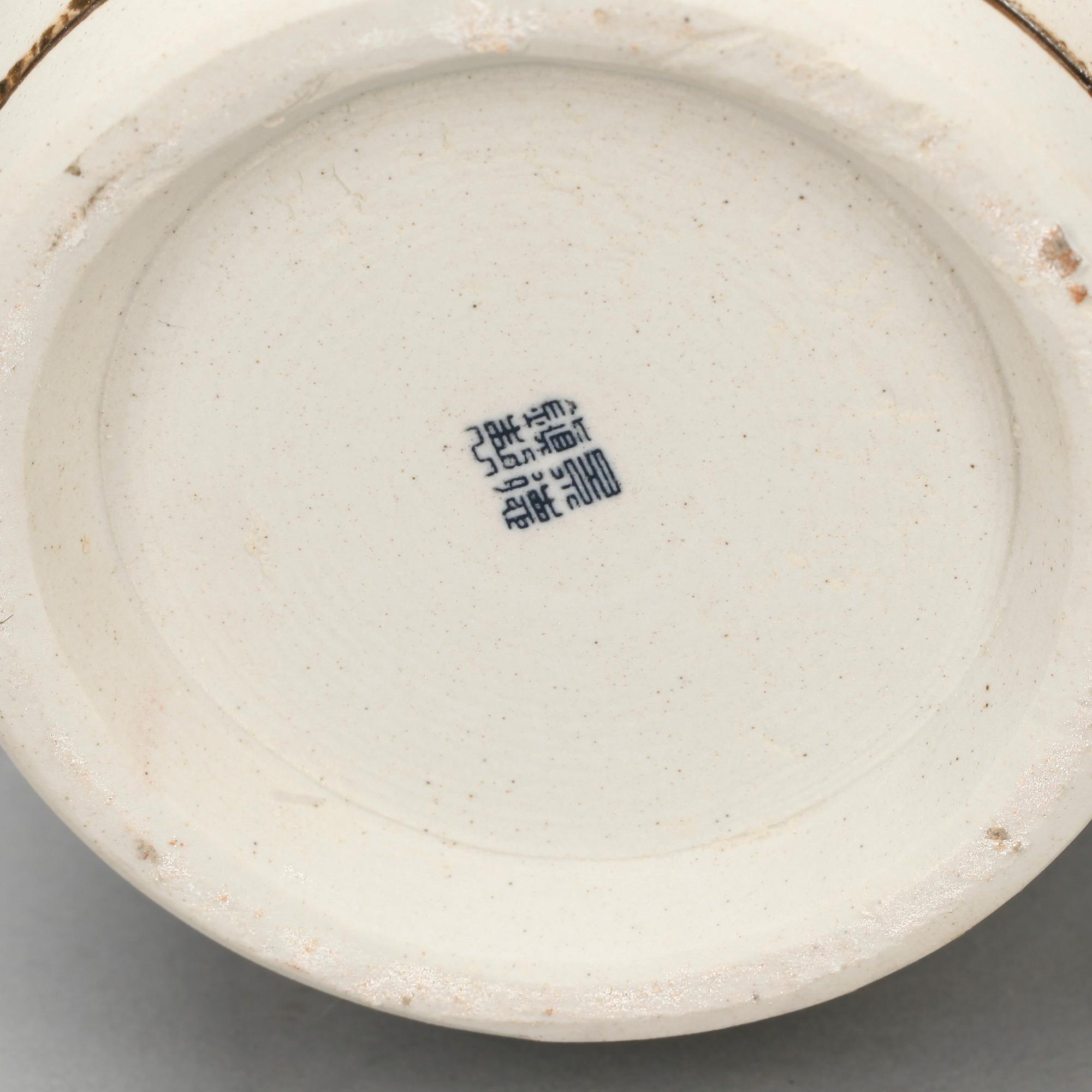 VASER, 2 st. Porslin, Kina, modern tillverkning.