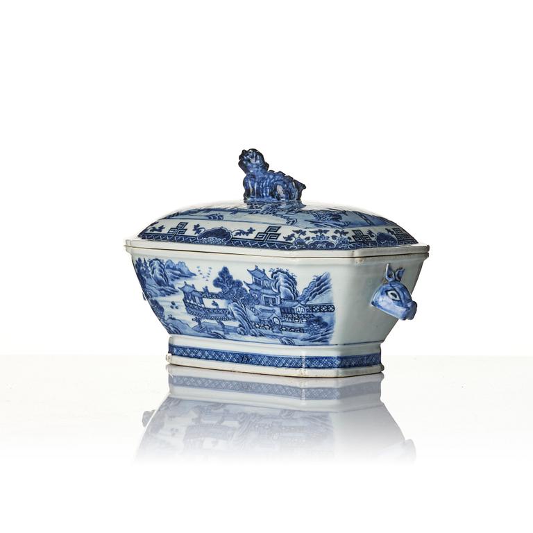 Tureen, porcelain, China, Qianlong (1736-95).