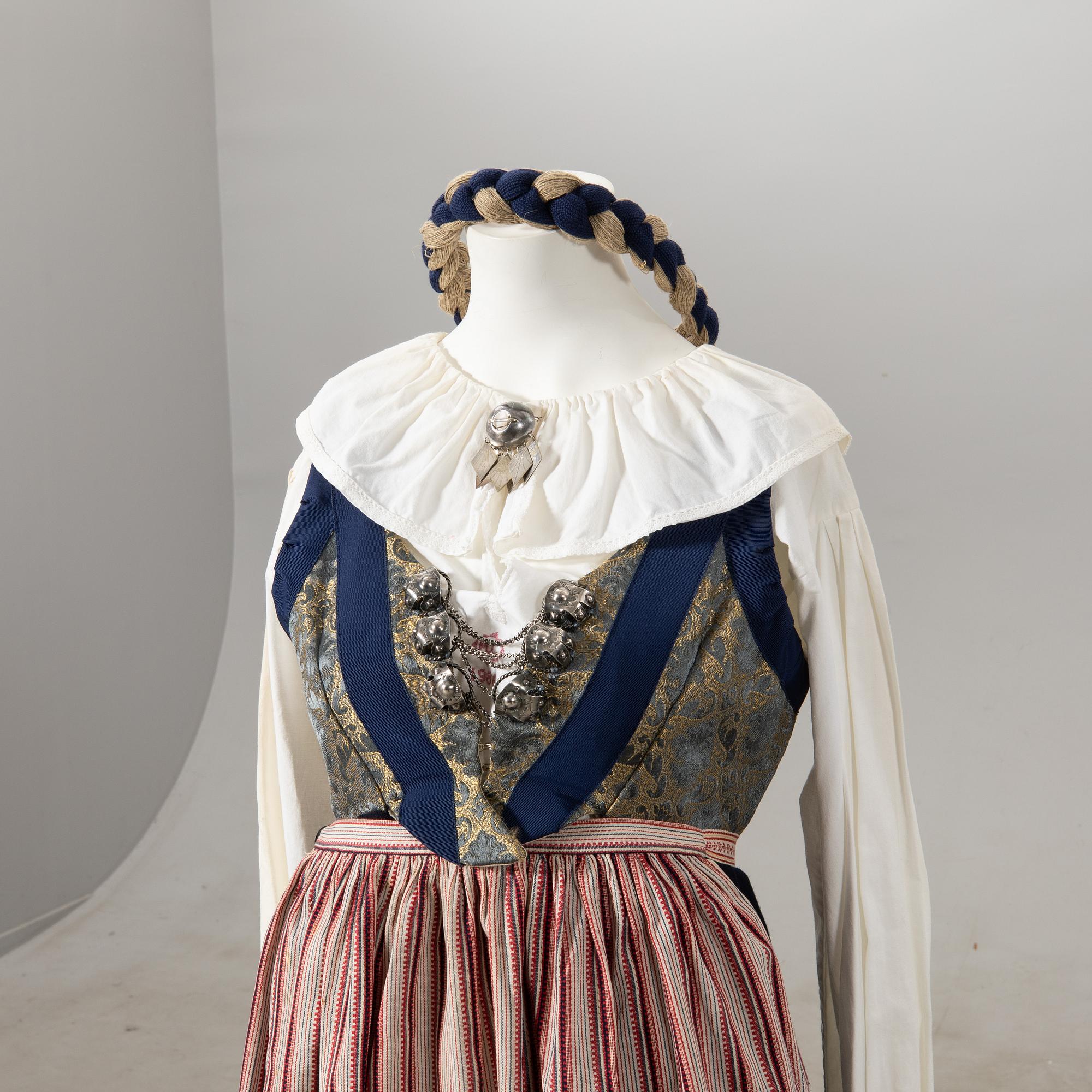 Häradsdräkt, Torna härad, Charlotte Weibull daterad 1986.