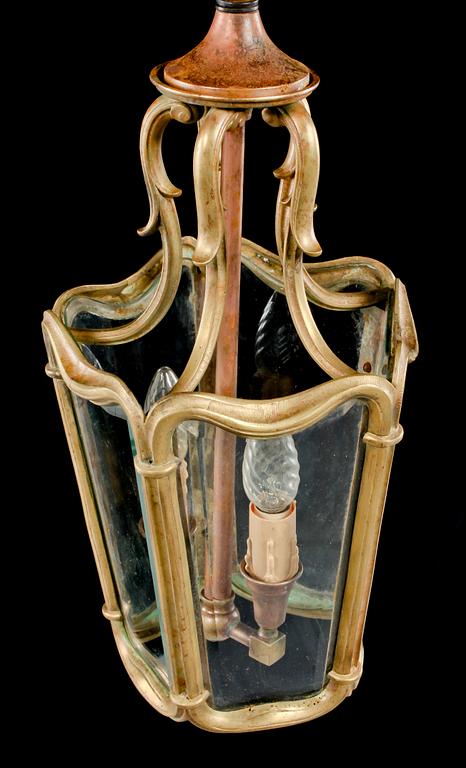TAKLAMPA, 1900-talets andra hälft. Höjd 53 cm.