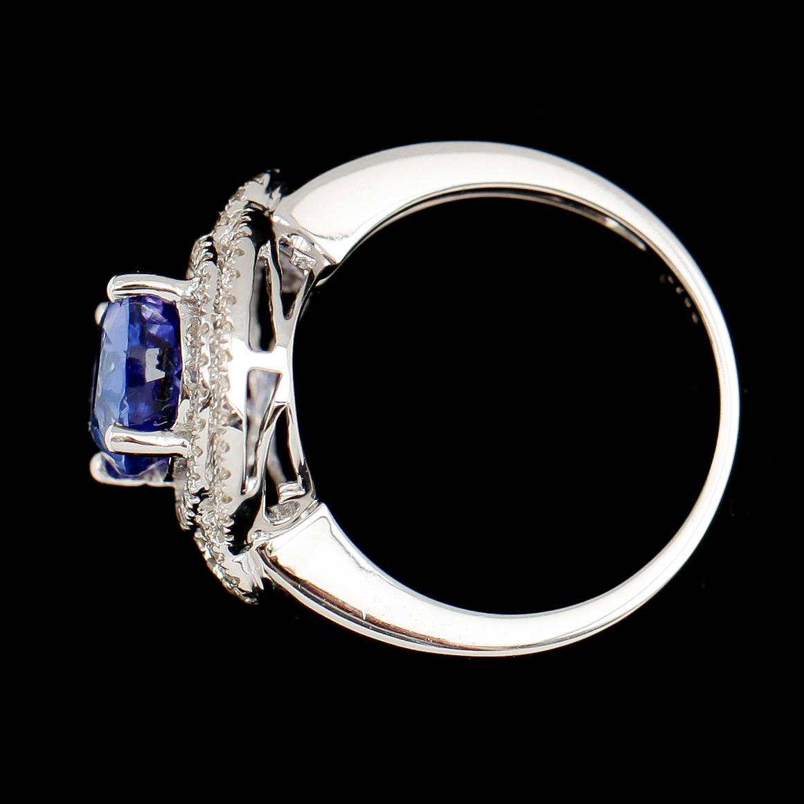RING, 18 k vitguld, tanzanit ca 3.60 ct, briljantslipade diamanter tot ca 0.31 ct.