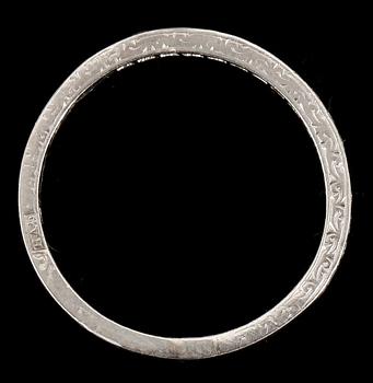 RING, allians, platina och åttkantsslipade diamanter tot ca 0,32ct. Vikt 2,9g.