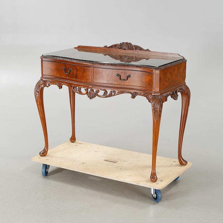 A desk / cutlery box in the style of Chippendale, around turn of the century 1900.