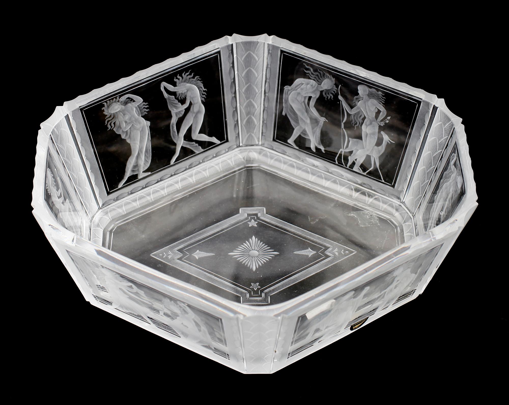 A Simon Gate engraved glass bowl, Orrefors 1963.