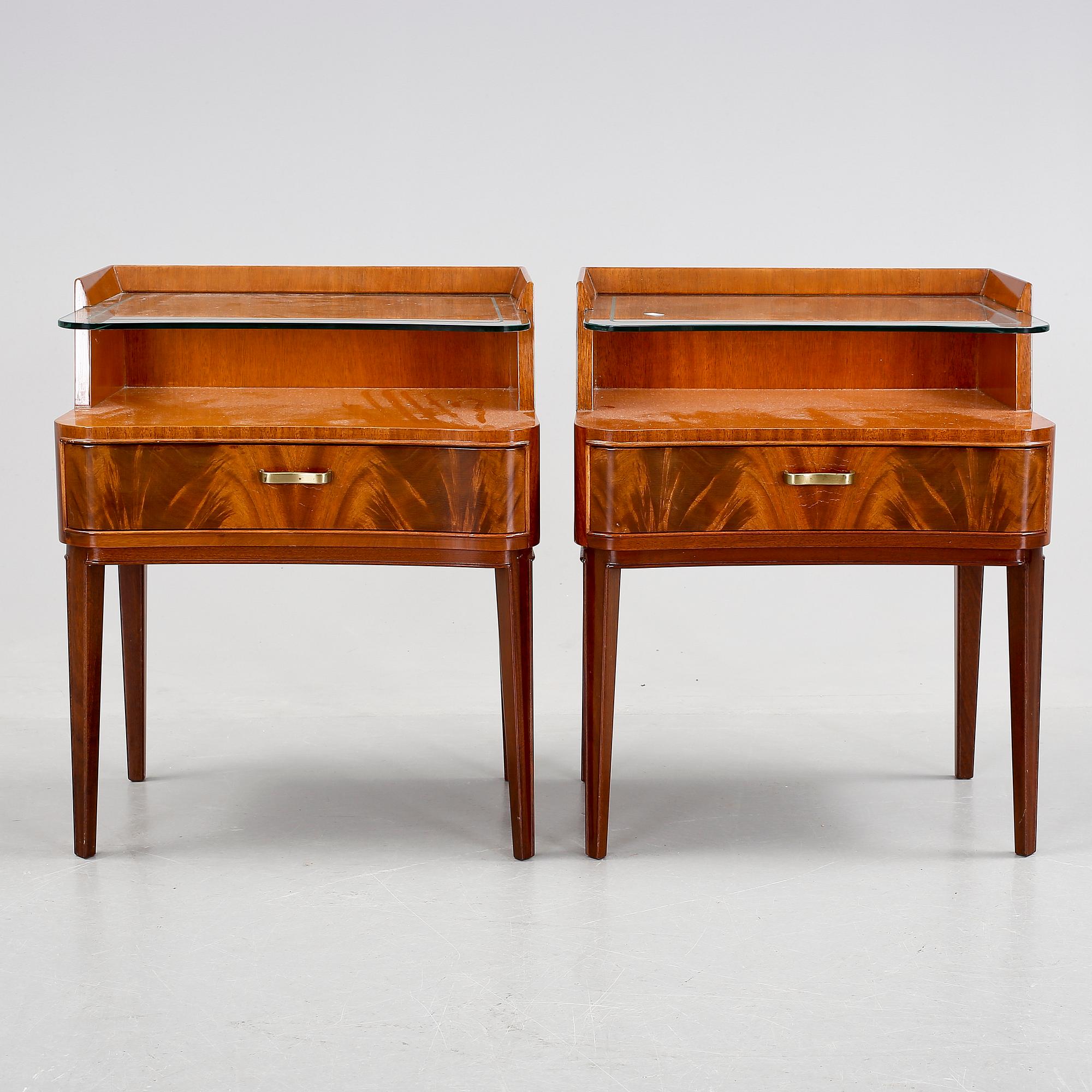 SÄNGBORD, ett par, 1930/40-tal.