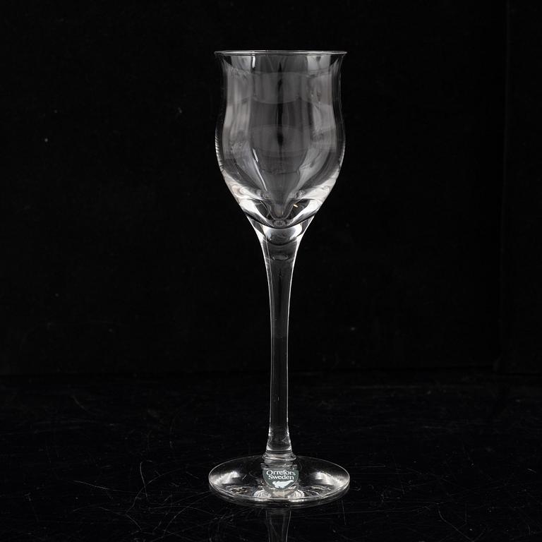Glasservisdelar, Nils Landberg 12 st  "Illusion" samt Olle Alberius, 24 st "Lisa", Orrefors.