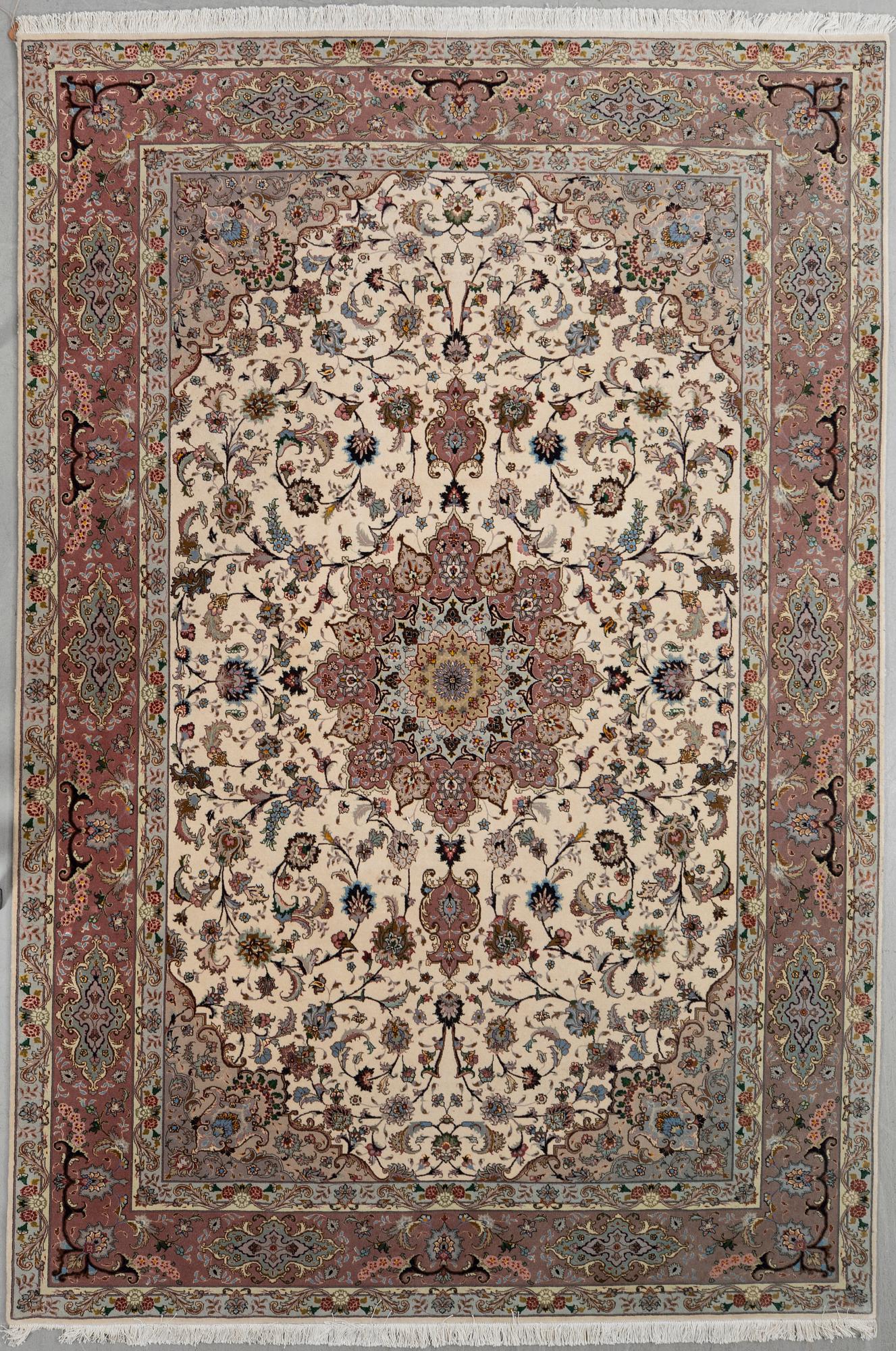Carpet, Tabriz, 303 x 203 cm.