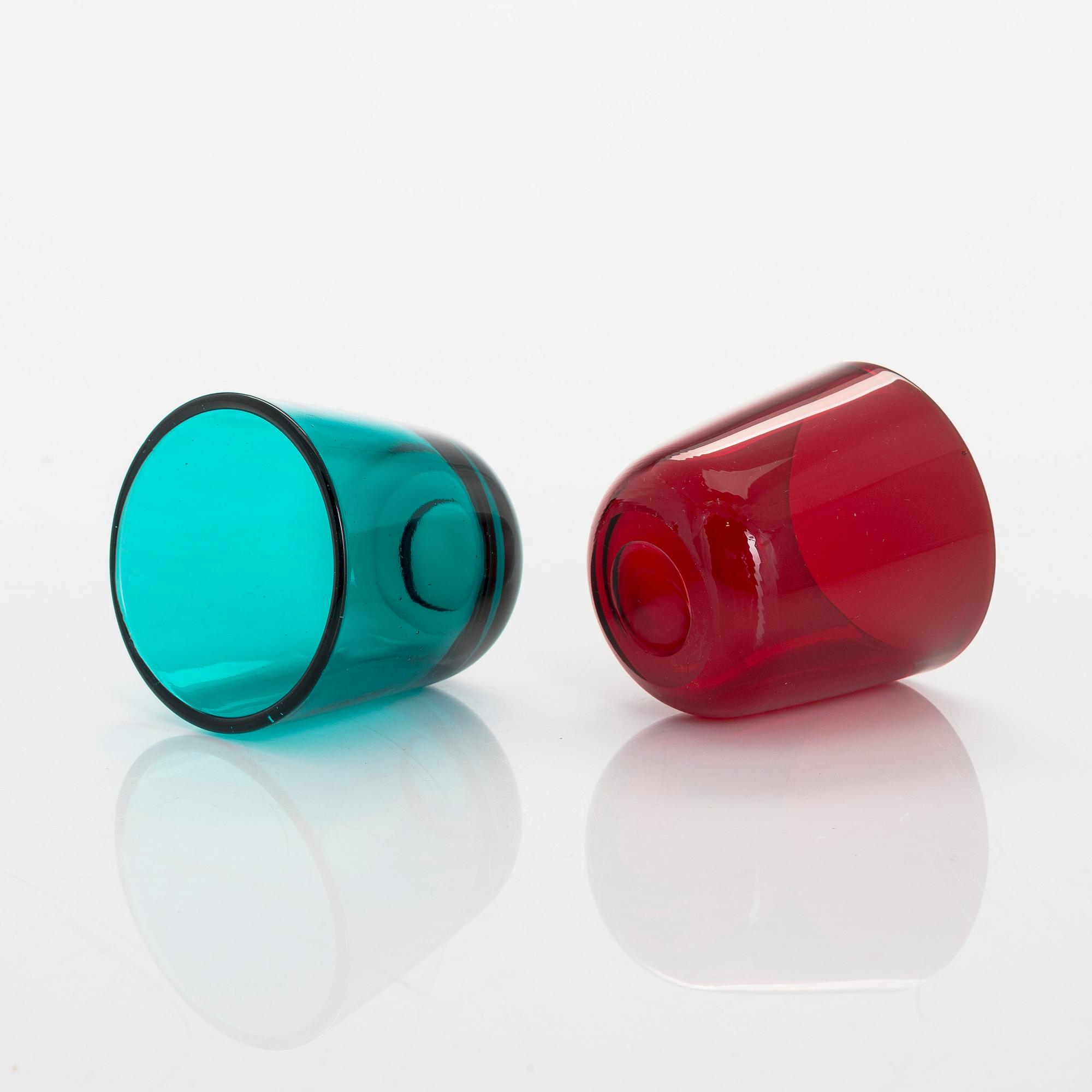 Kaj Franck, juomalasi 5023, 15 kpl sekä maljakko/karahvi 1541, Nuutajärvi. 1900-luvun puoliväli.