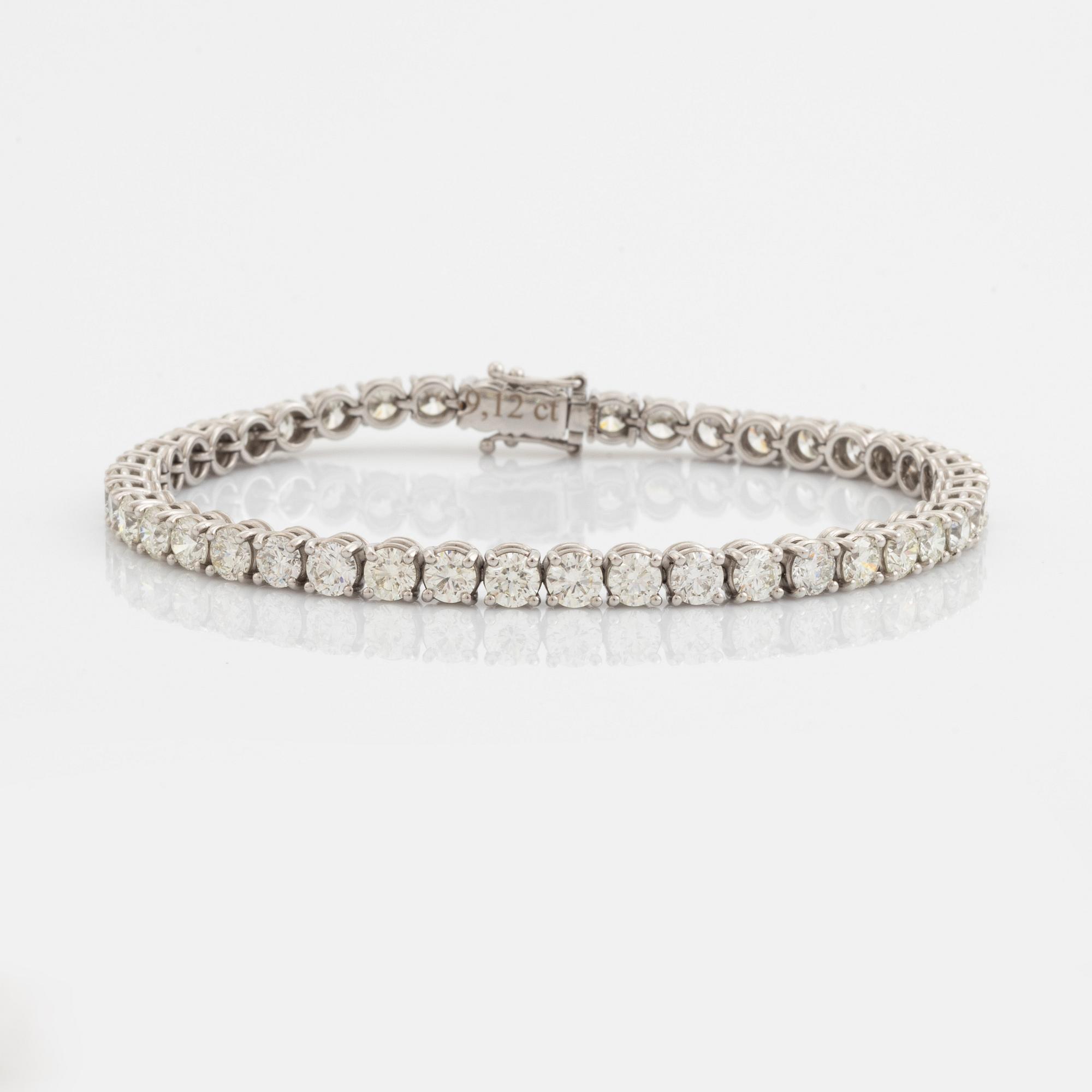 Tennisarmband med briljantslipade diamanter.