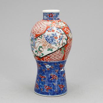 VAS, porslin, Kina, 1900-tal.