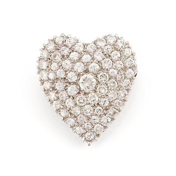 509. A pendant/brooch in the shape of a heart 14K white gold with round brilliant-cut diamonds.