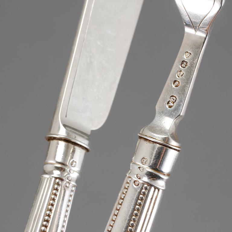 FISKBESTICK, 24 delar, silver, London, 1879, vikt 1500 gram.