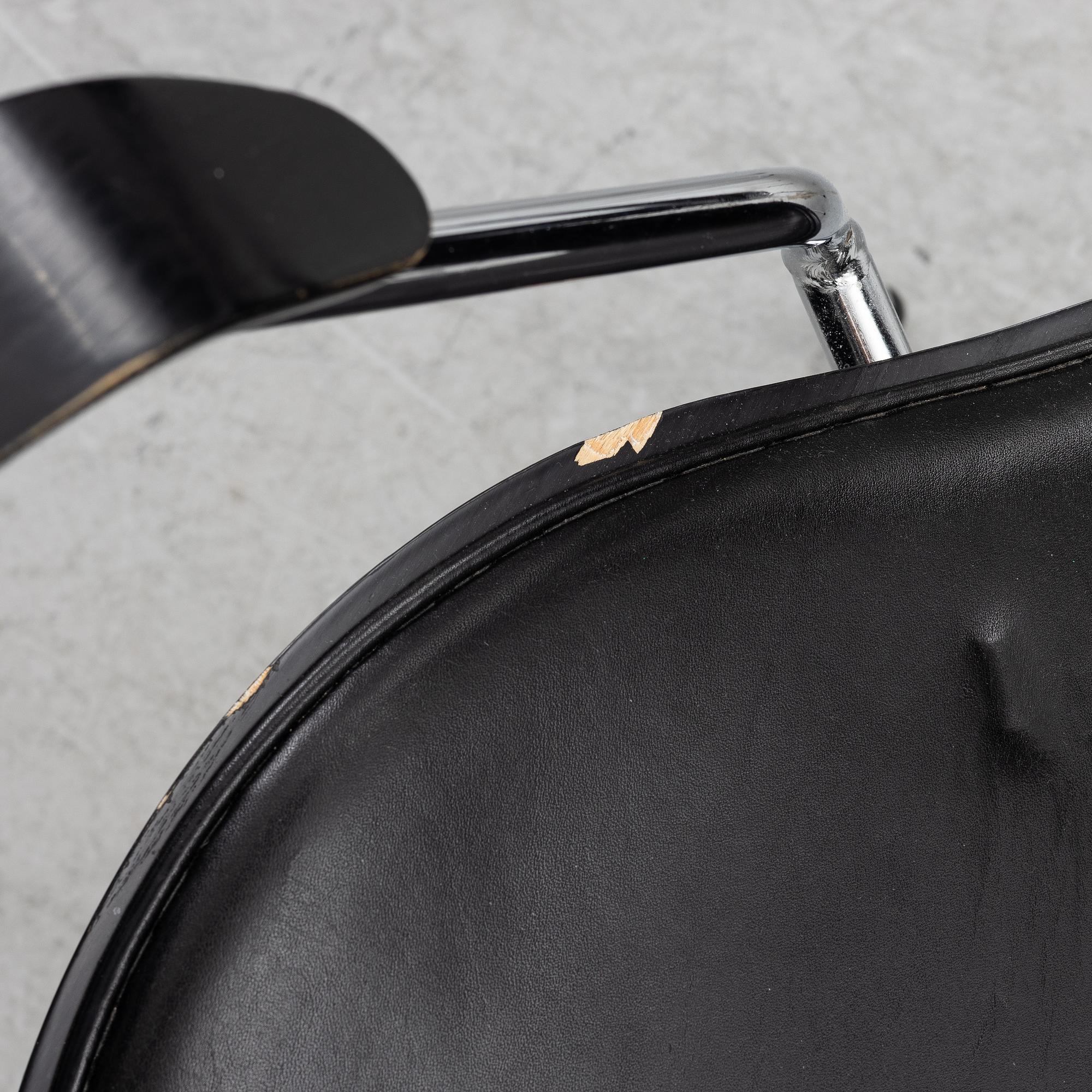 Arne Jacobsen, a set of 6 armchairs, "The Seven", Fritz Hansen, Denmark, 2006.