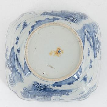 A blue and white bowl, Qing dynasty, Qianlong (1736-95).