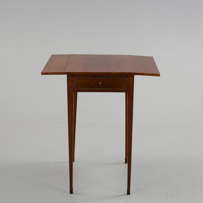 KLAFFBORD, sengustaviansk, 1800-talets början.