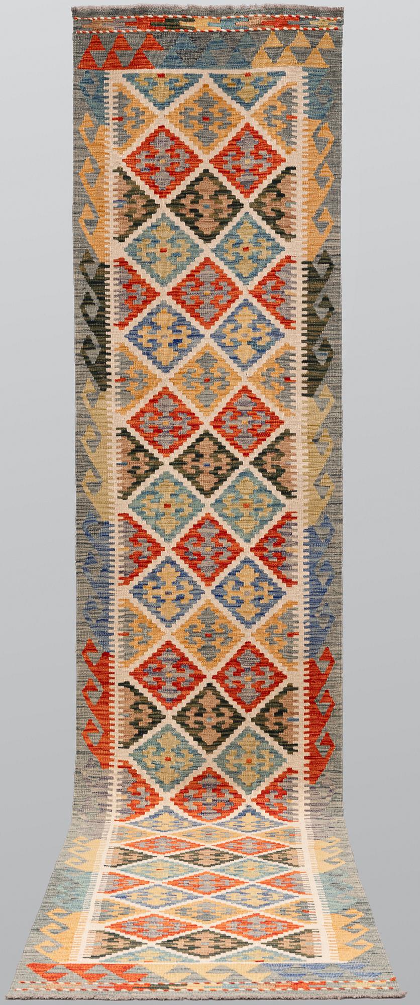 A Kilim rug, approx. 401 x 82 cm.