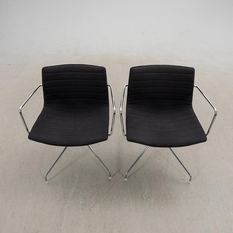 Lievore Altherr Molina, karmsstolar, ett par, "Catifa", Arper, Italien.