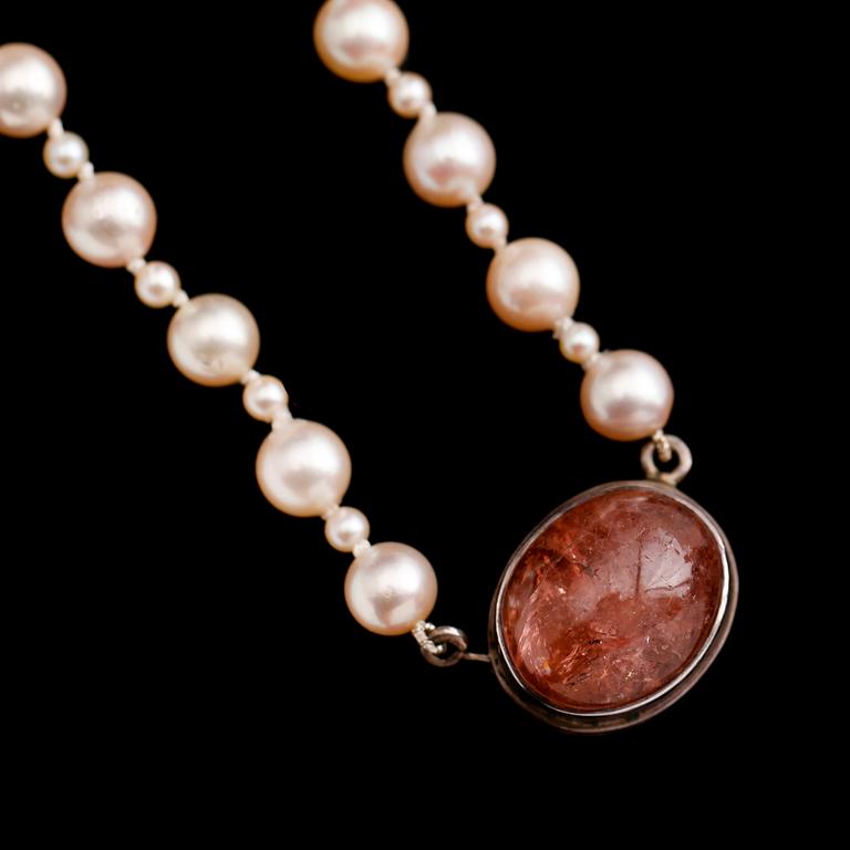 PÄRLCOLLIER, med silverlås av Ray Urban, svenska stämplar 1963.